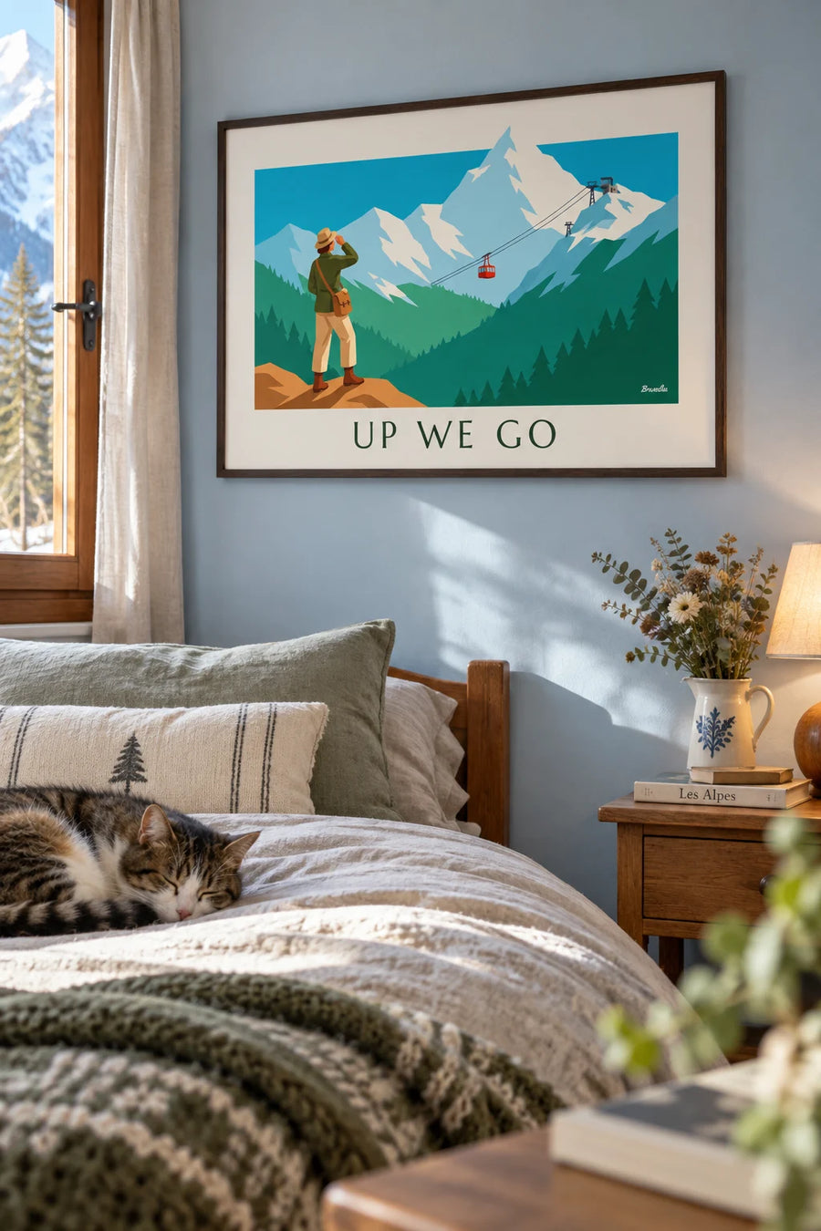 Affiche randonneuse face à un téléphérique et une montagne enneigée : encadrée au mur