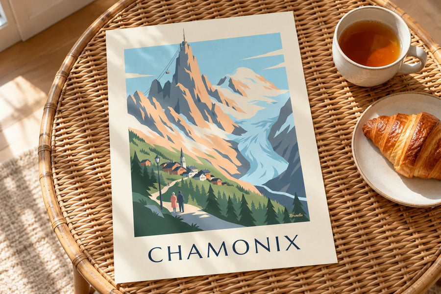 Affiche massif du Mont-Blanc vu depuis Chamonix : posée sur une table