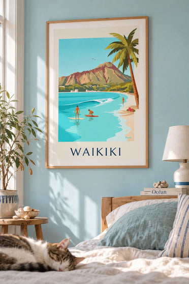 Poster con surfisti nella baia di Waikiki ai piedi di Diamond Head: incorniciato alla parete