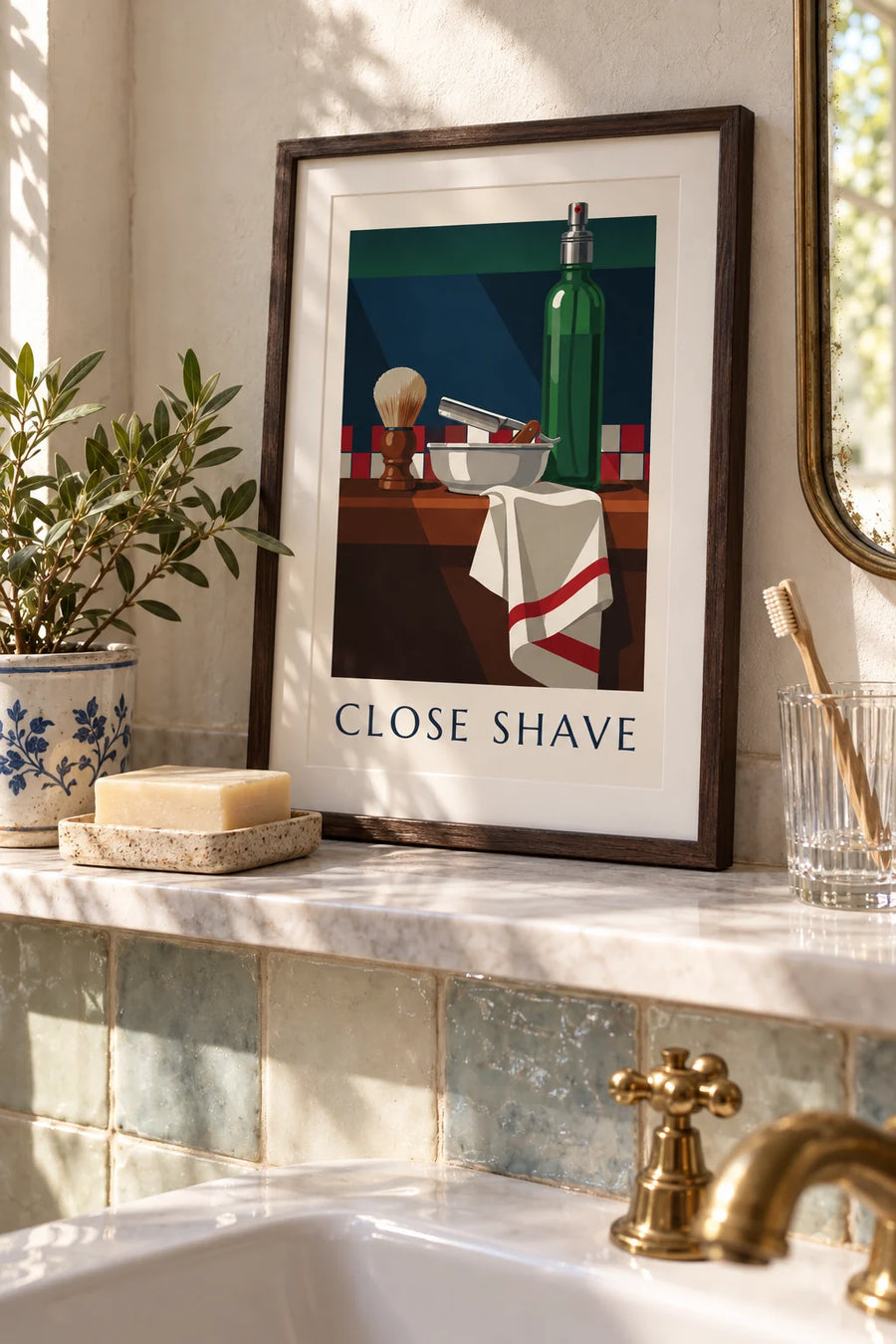 Poster rasoio a mano libera, pennello da barba e flacone di dopobarba: formato piccolo A4 con cornice