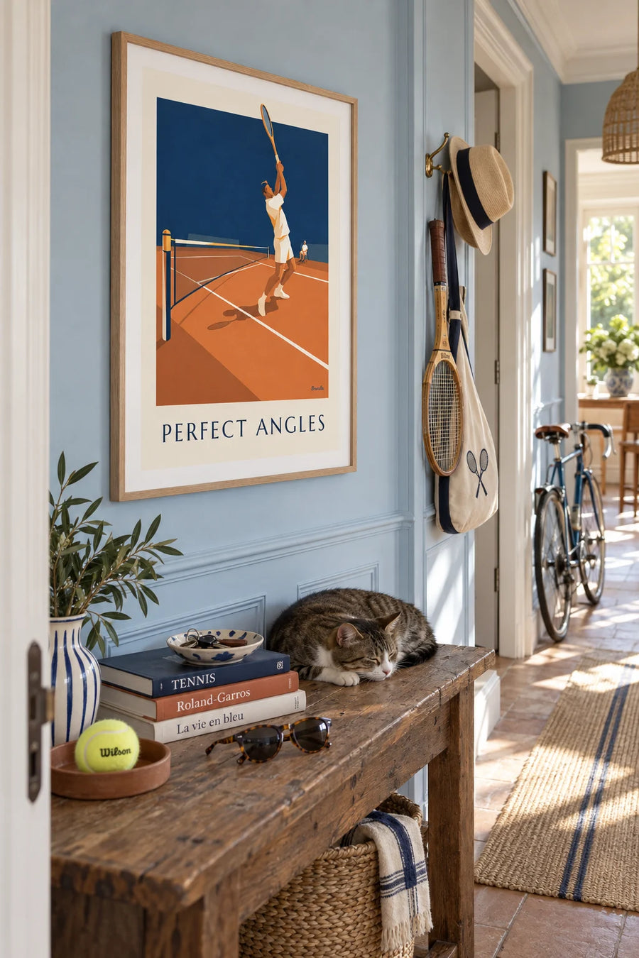 Poster tennista dalle linee geometriche sulla terra battuta: incorniciato a parete