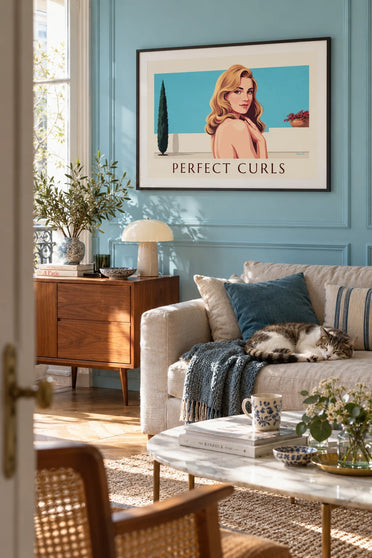 Affiche pin-up glamour aux longs cheveux ondulés : encadrée au mur