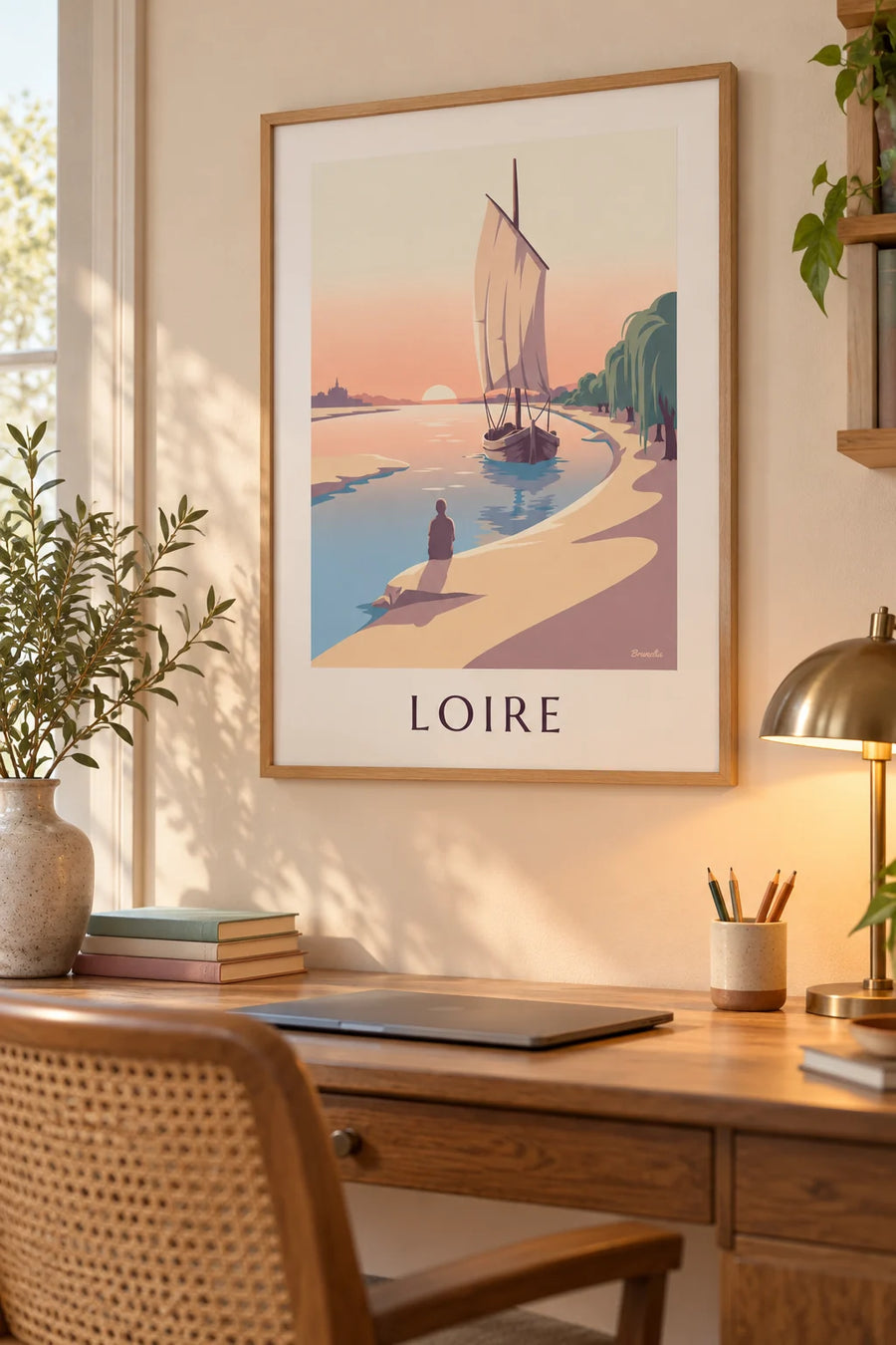 Poster gabarra a vela quadra sulla Loira al tramonto: con cornice appeso al muro